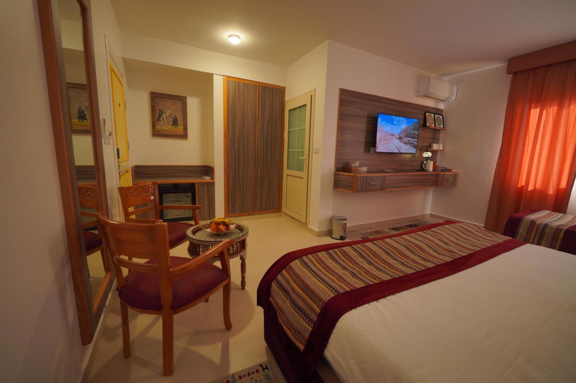 Petra Plaza Hotel Wadi Musa Exterior photo