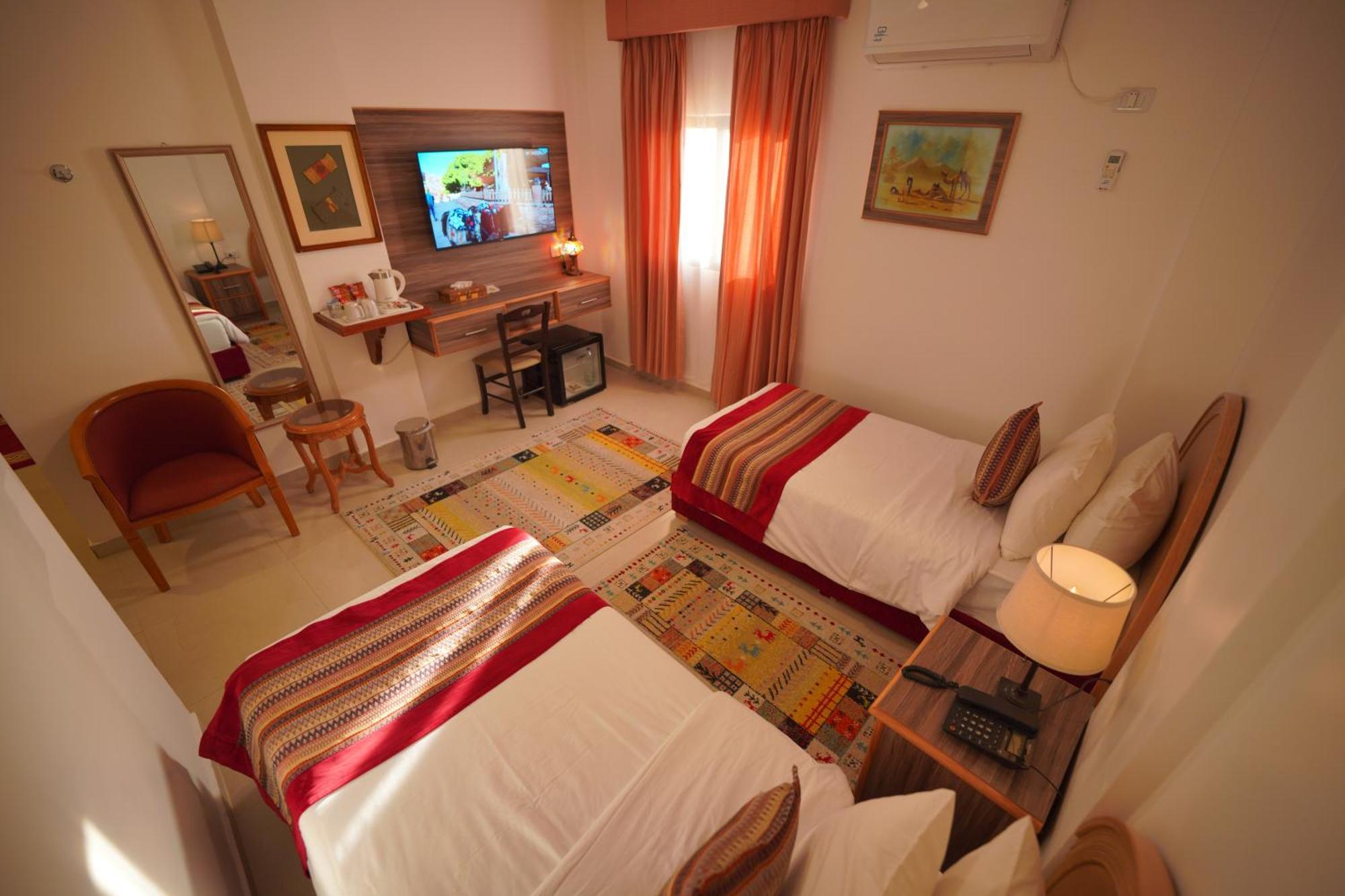 Petra Plaza Hotel Wadi Musa Exterior photo