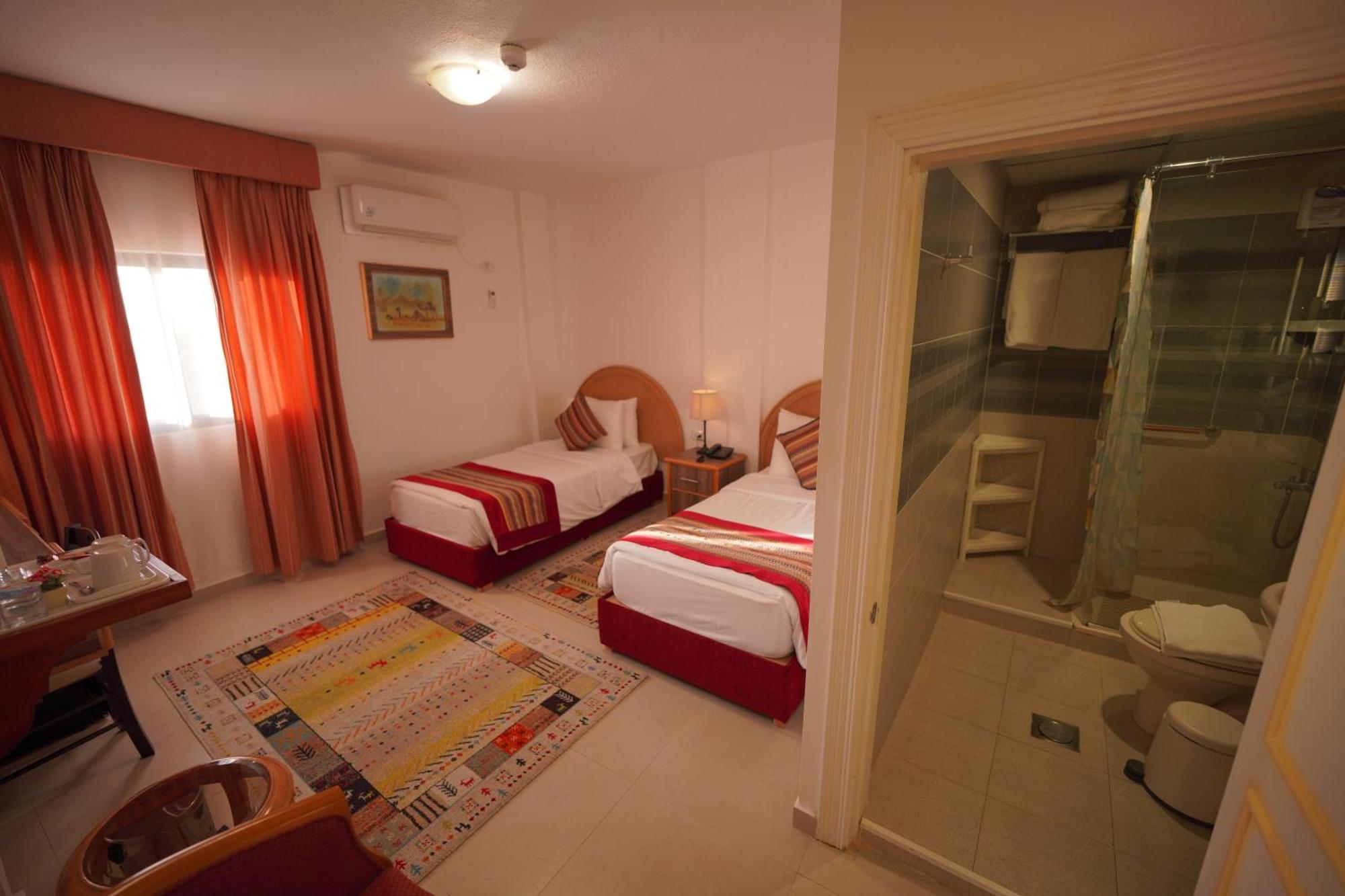 Petra Plaza Hotel Wadi Musa Exterior photo