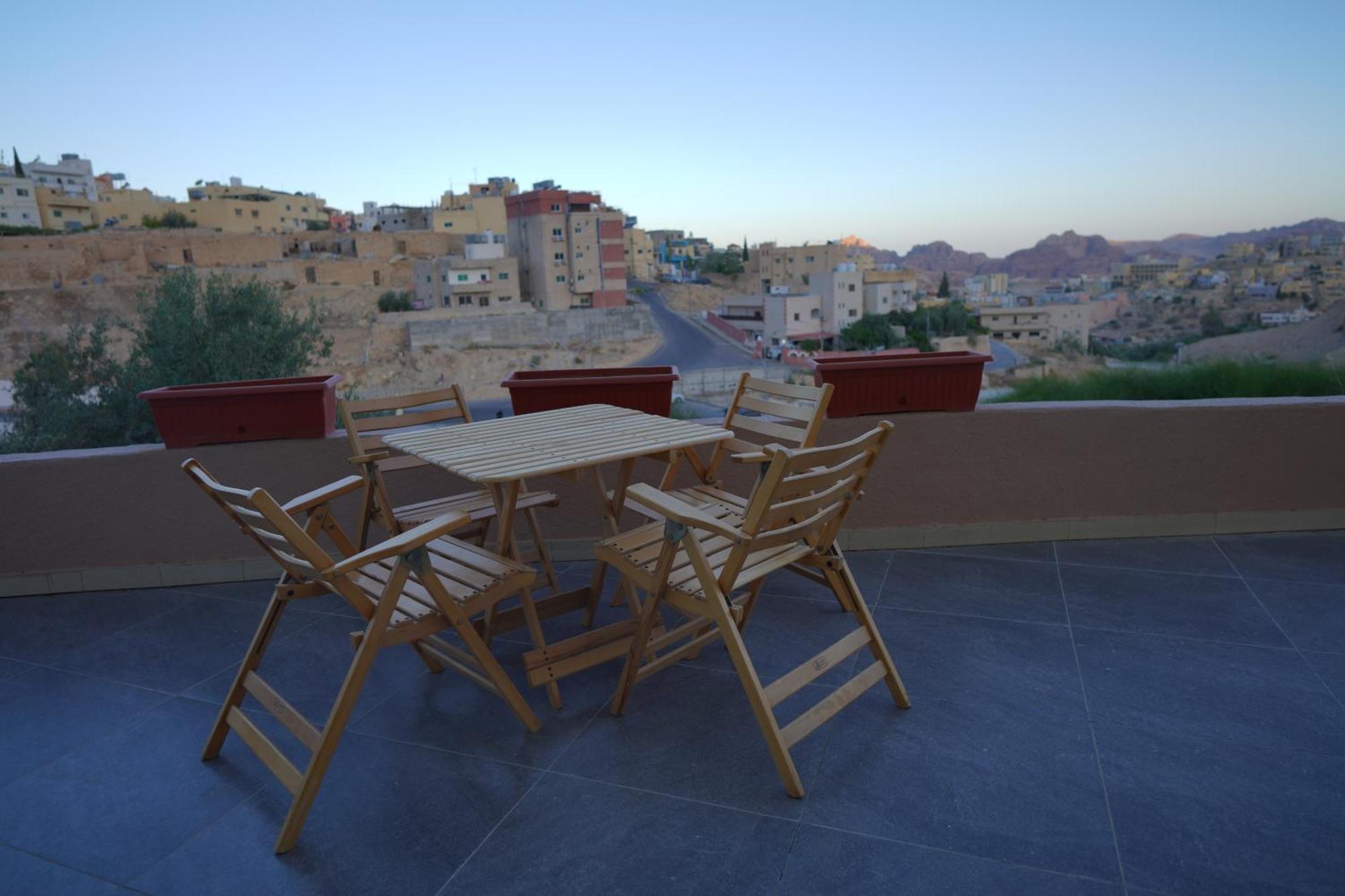 Petra Plaza Hotel Wadi Musa Exterior photo