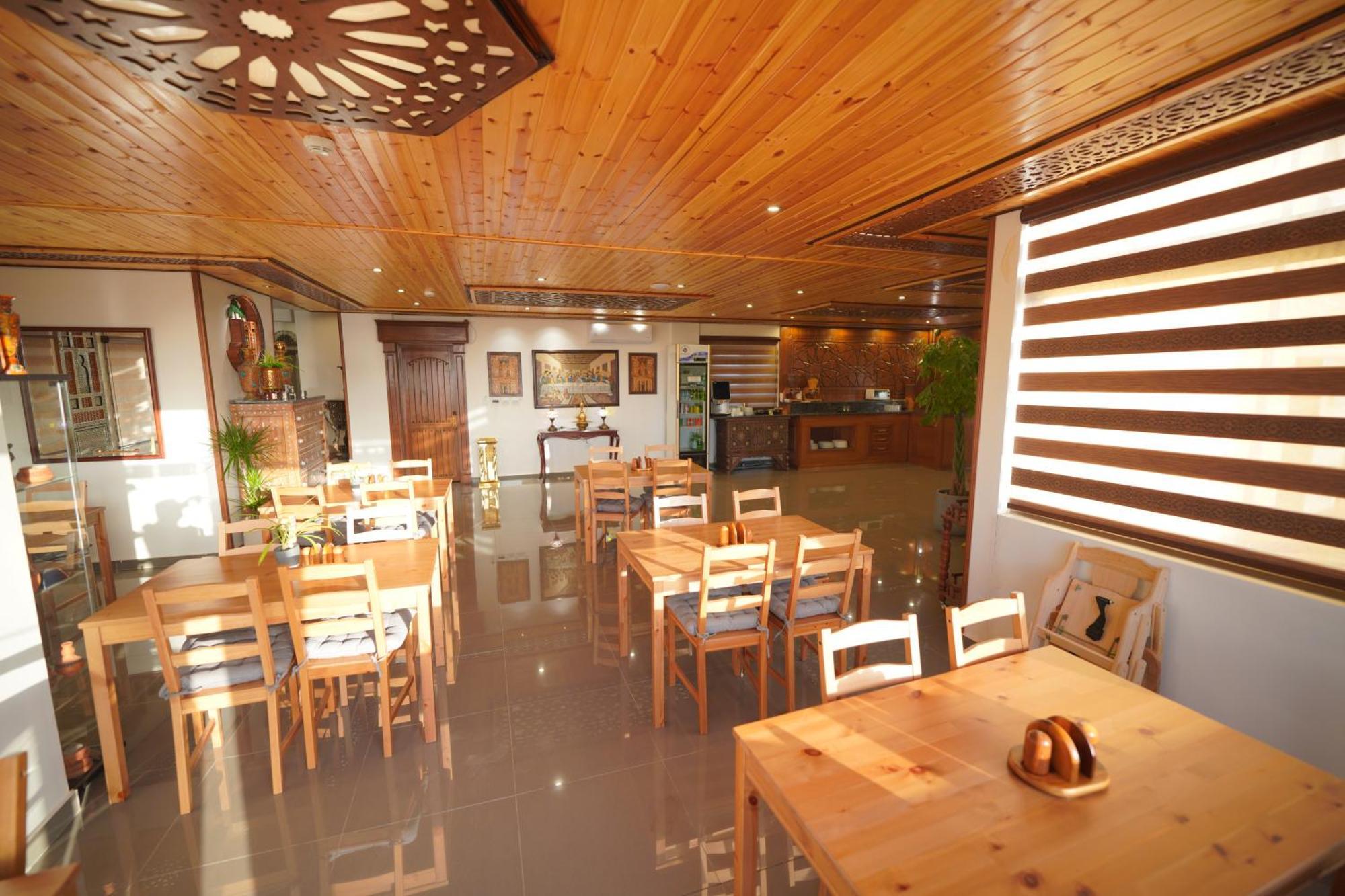 Petra Plaza Hotel Wadi Musa Exterior photo