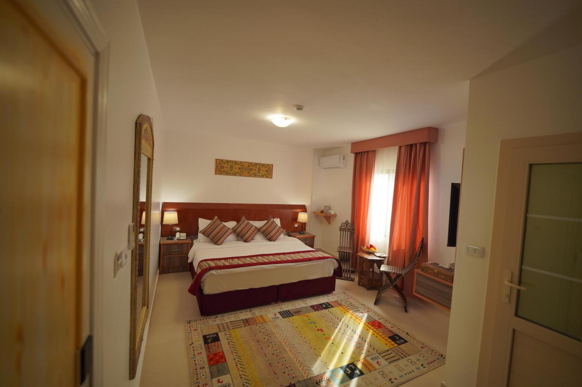Petra Plaza Hotel Wadi Musa Exterior photo