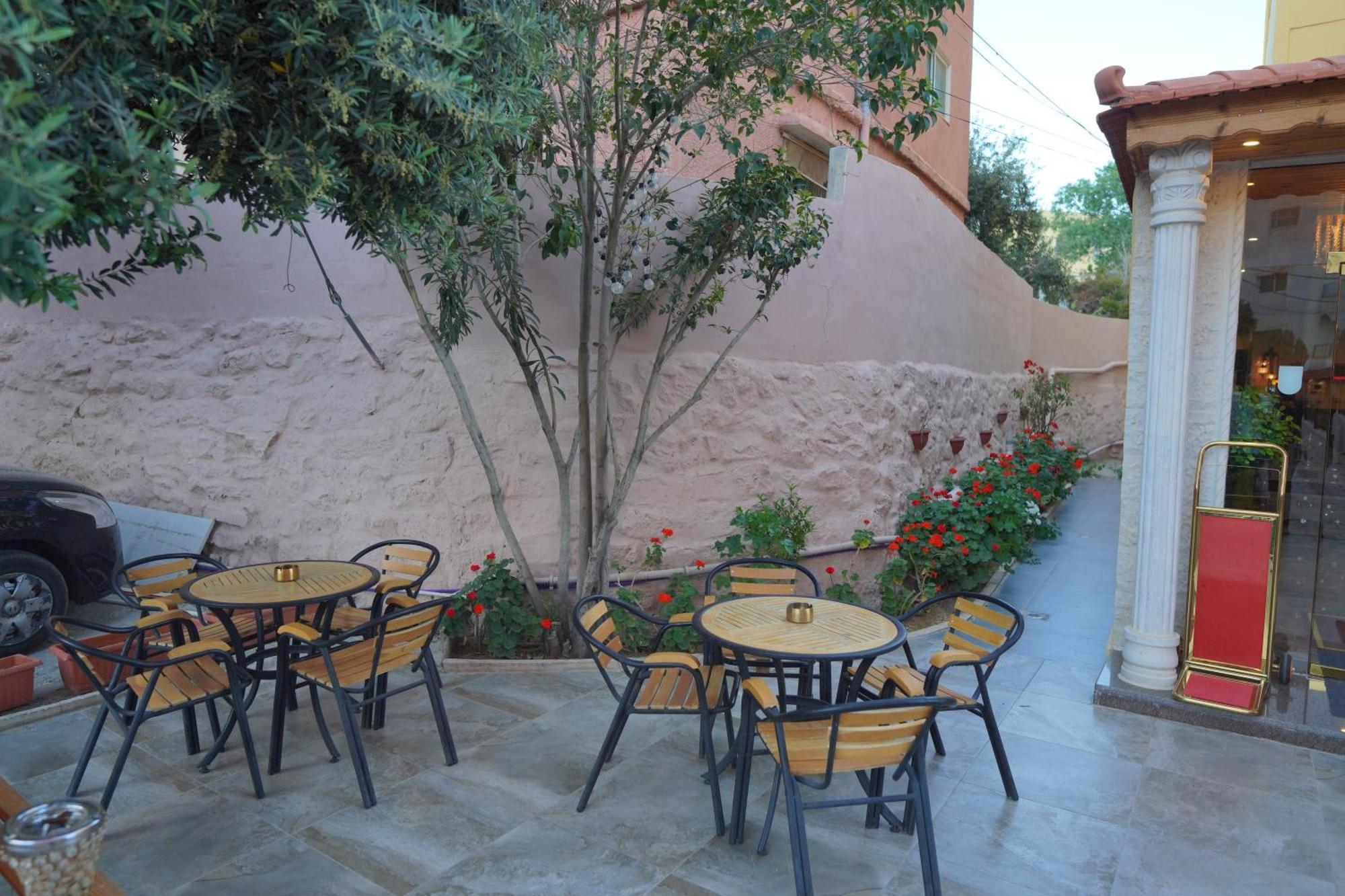 Petra Plaza Hotel Wadi Musa Exterior photo