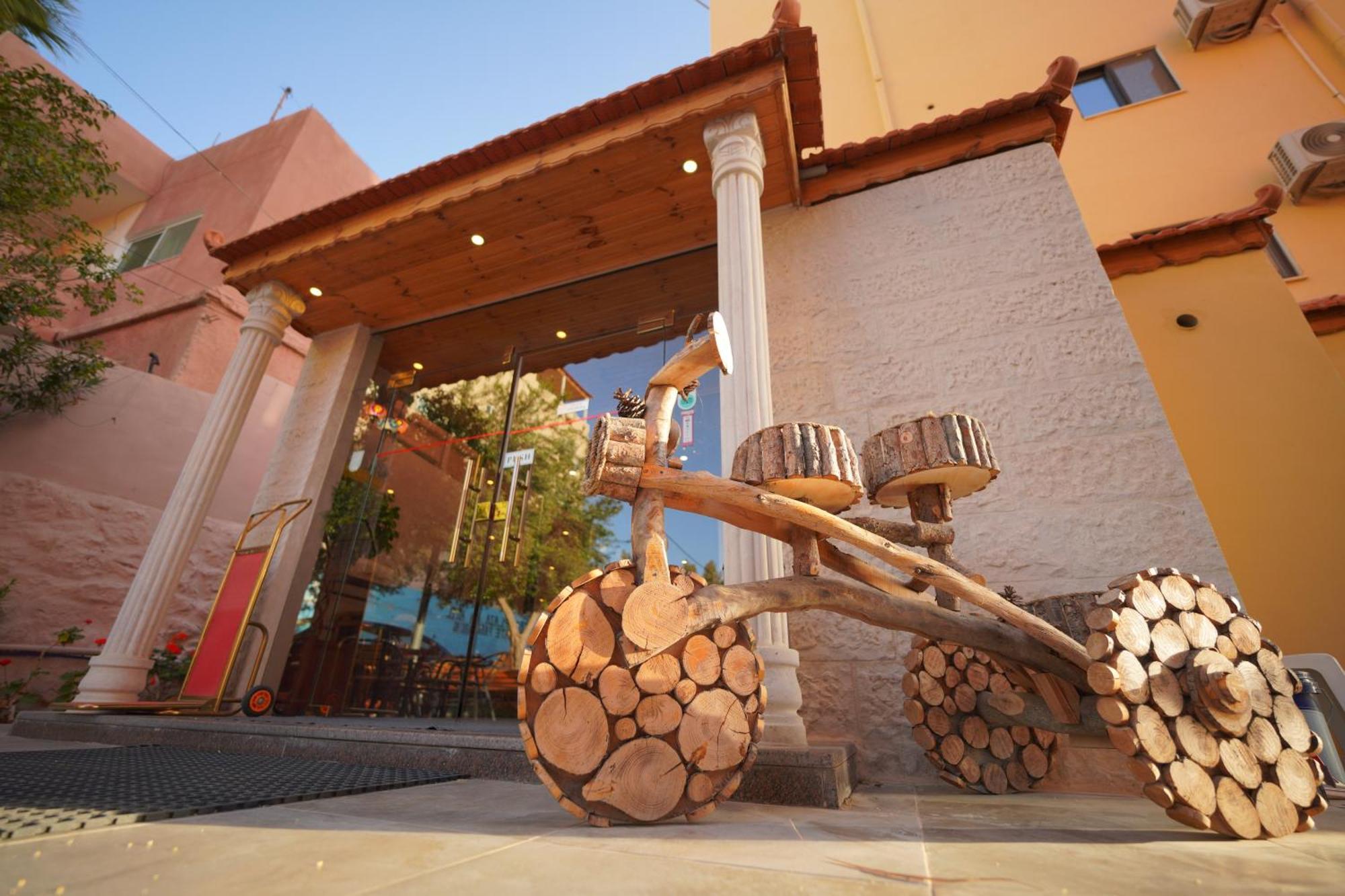 Petra Plaza Hotel Wadi Musa Exterior photo