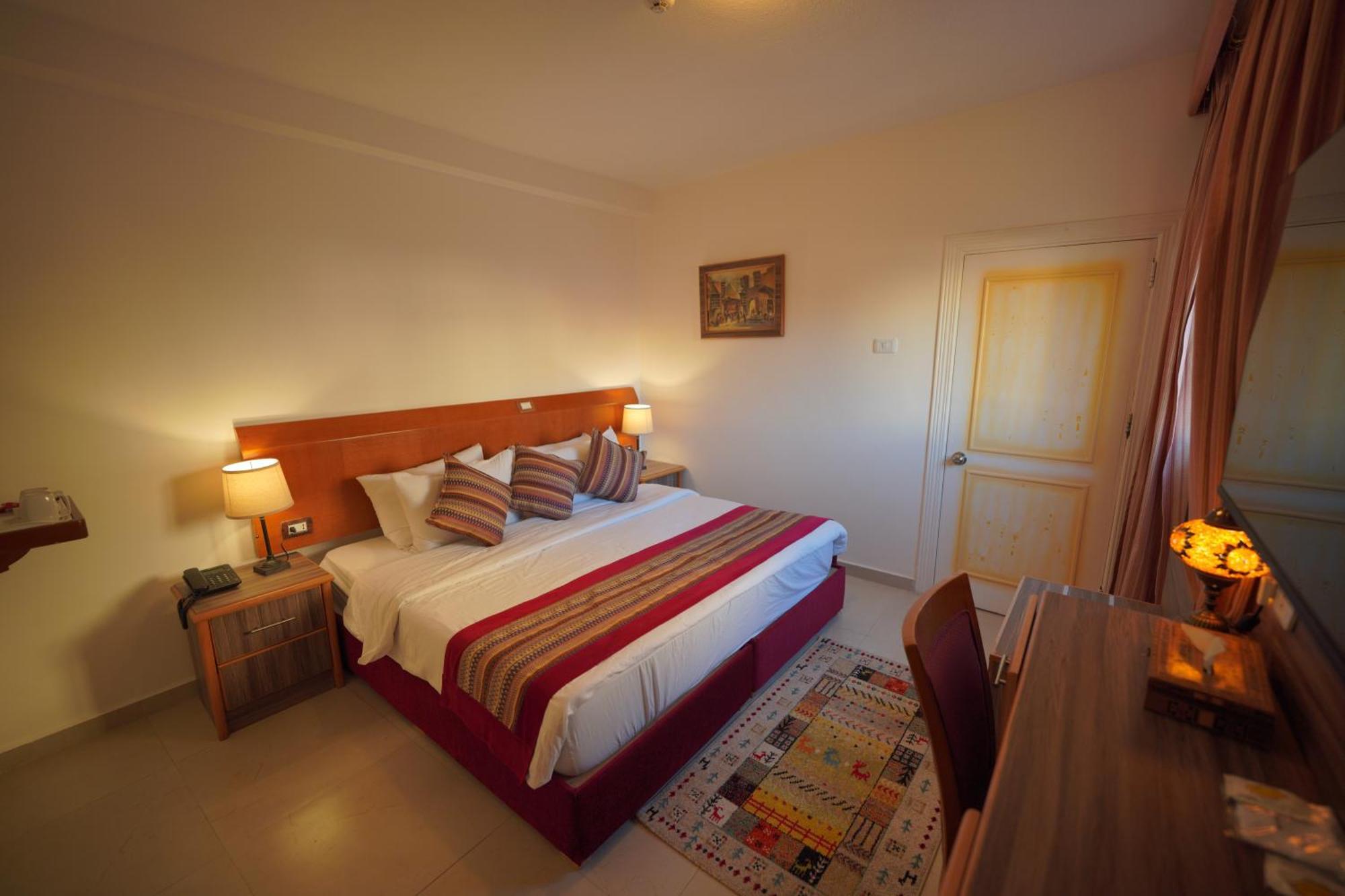 Petra Plaza Hotel Wadi Musa Exterior photo