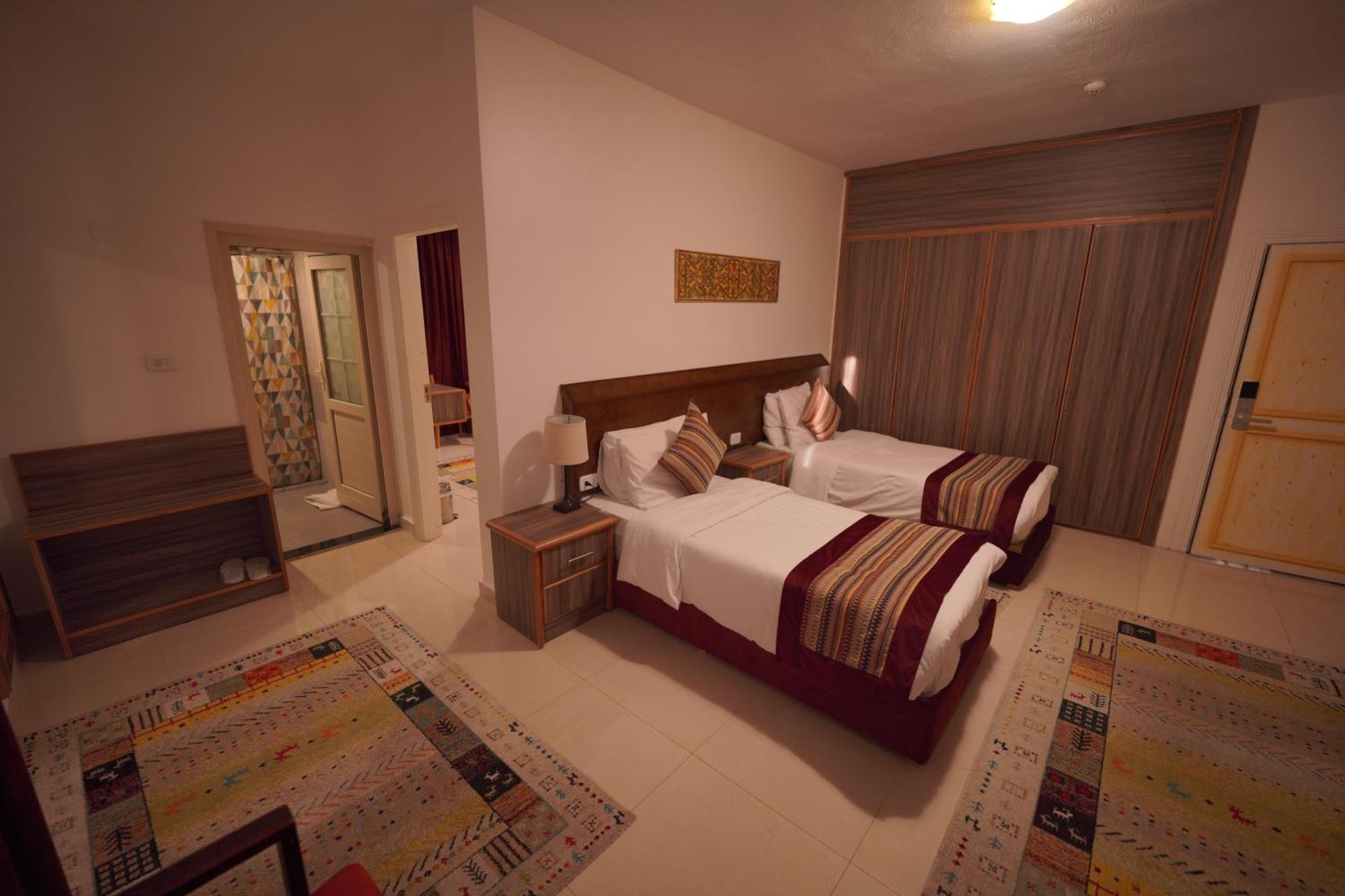 Petra Plaza Hotel Wadi Musa Exterior photo