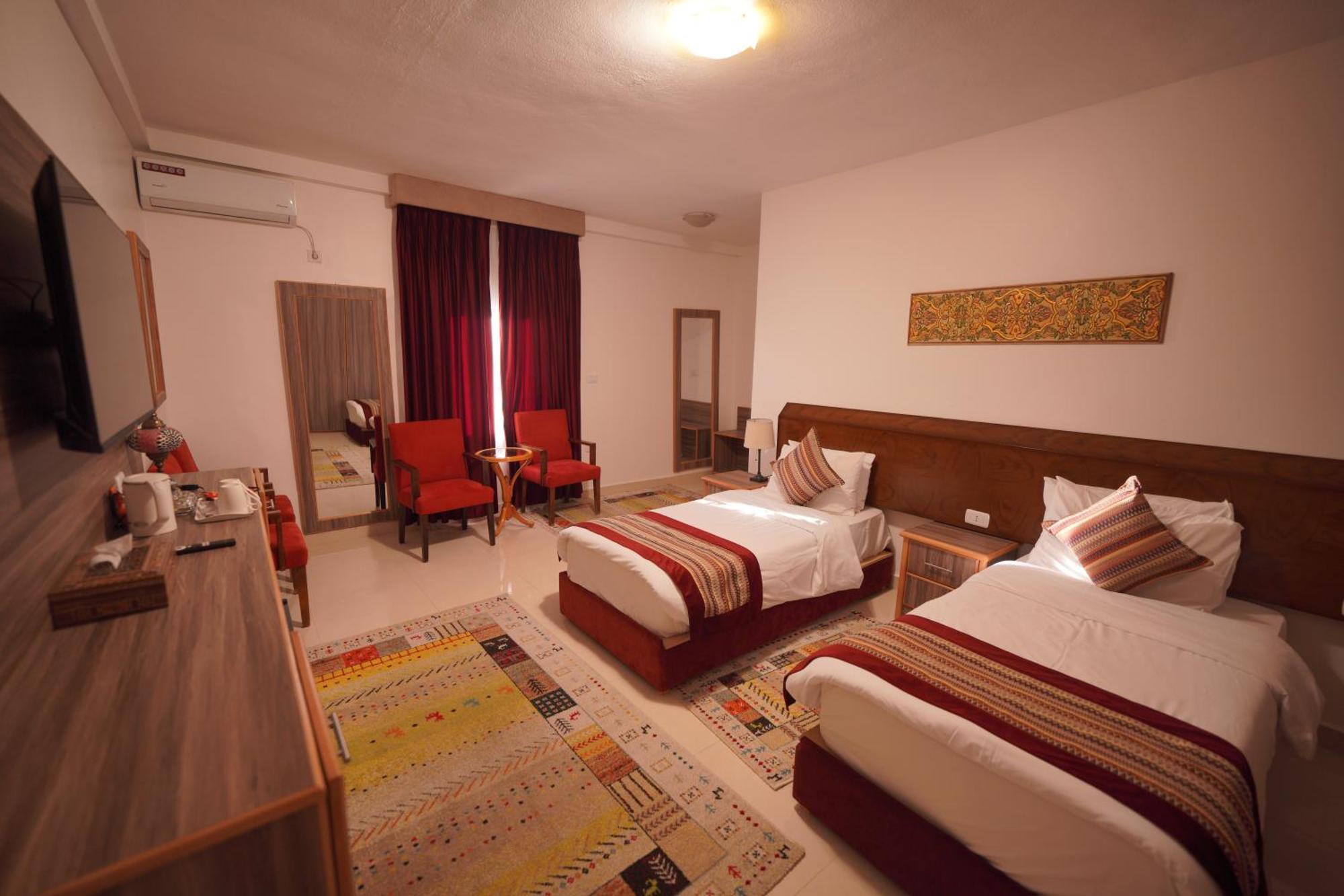 Petra Plaza Hotel Wadi Musa Exterior photo