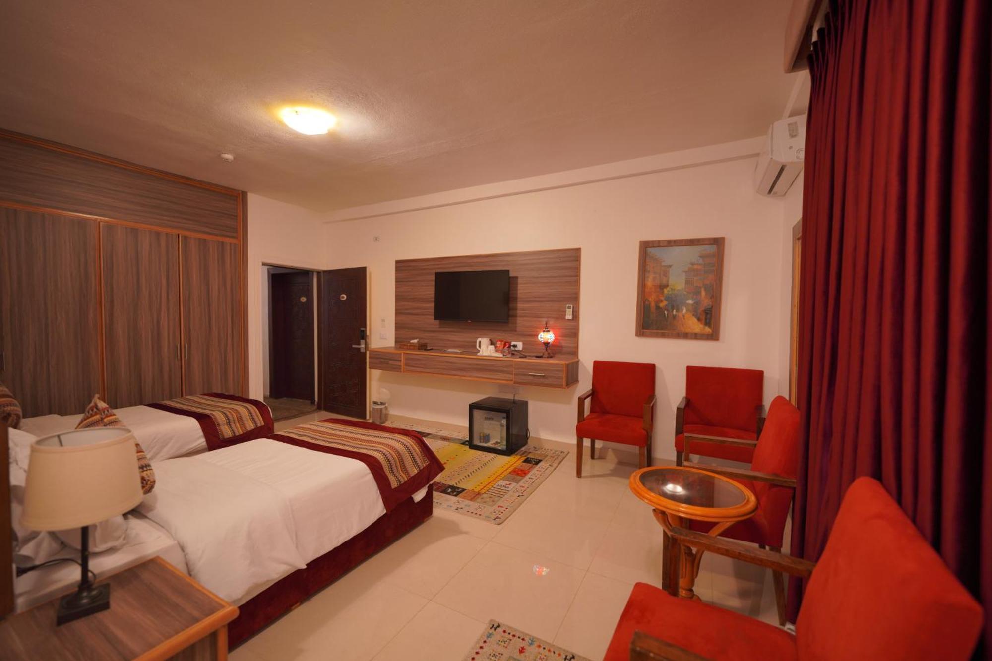 Petra Plaza Hotel Wadi Musa Exterior photo